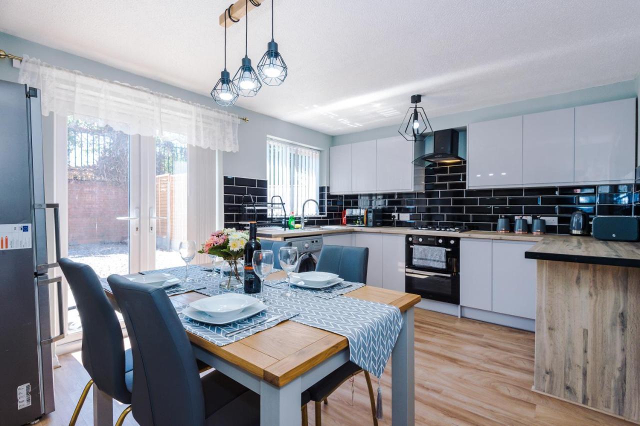 Stylish 4 Bedroom Home Close To Manchester City Centre Exterior photo